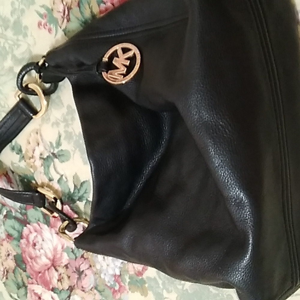 MICHAEL KORS SHOULDER BAG CHAIN DETAIL NWOT BLACK